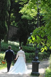 Passeggiata nel verde | Andrea Russo Fotografo matrimoni Toscana